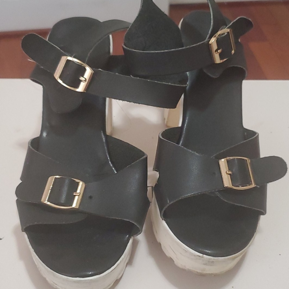 Sandals - Picture 2 of 3